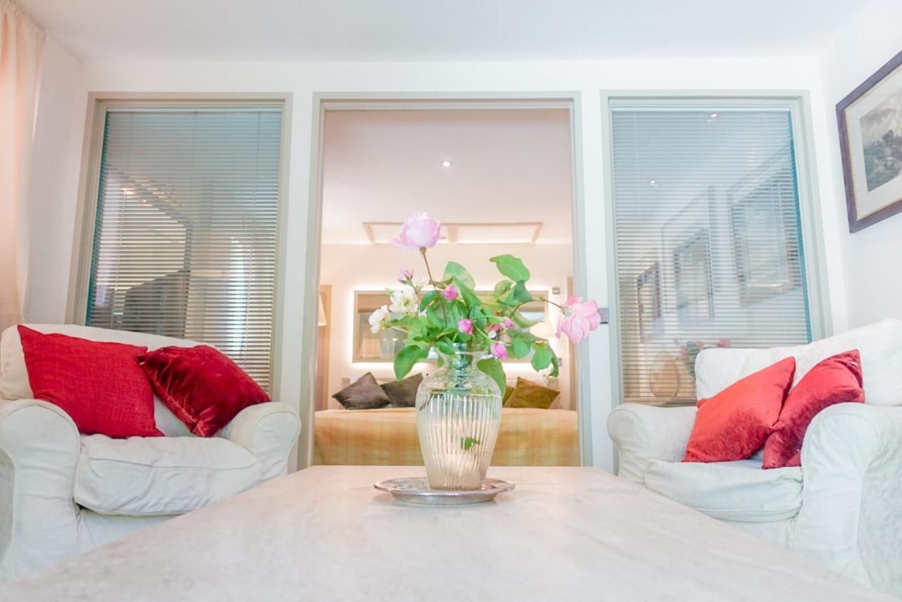 Burton  Cedar House Boutique B&B المظهر الخارجي الصورة