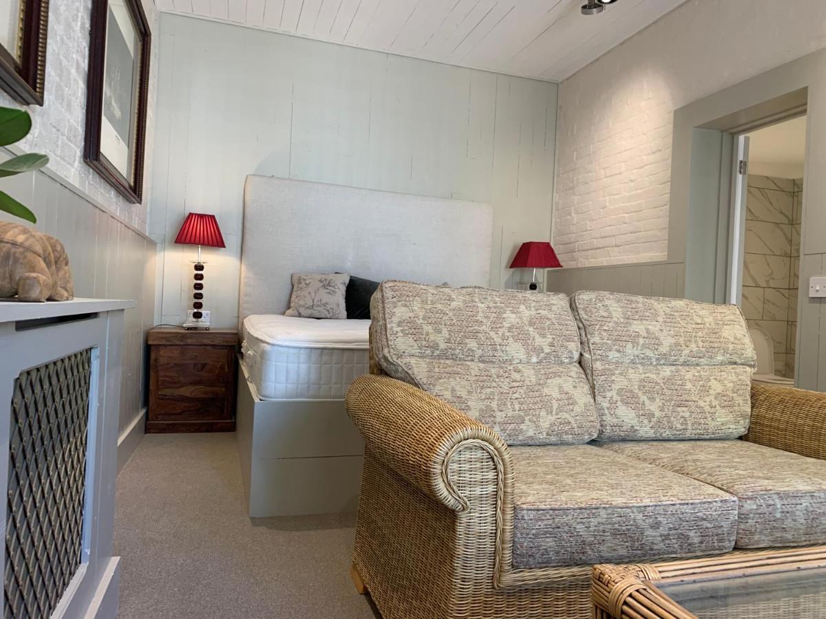 Burton  Cedar House Boutique B&B المظهر الخارجي الصورة